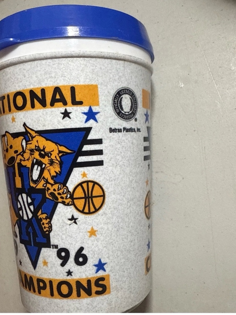 VTG University Kentucky Wildcats 1996 NCAA National Champions Mug - Picture 2 of 7
